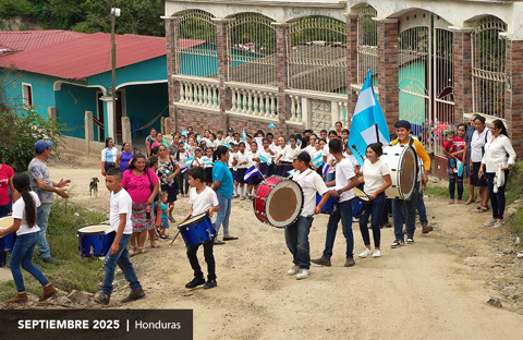 un desfile en Honduras en celebración del Día de Independencia