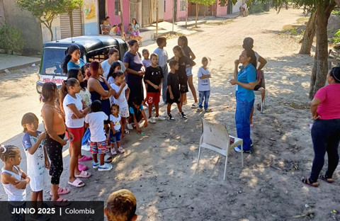 niños participan en un programa de Children International