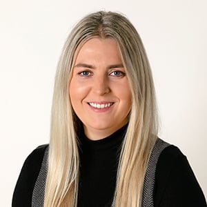headshot of woman with long blonde hair