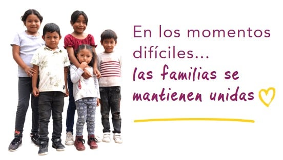 niños sonriendo a la cámara
