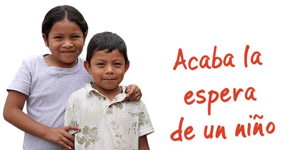 Un niño espera ser apadrinado