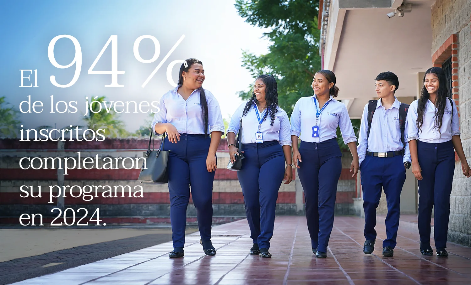 El 93 % de los jóvenes inscritos completaron su programa en 2024. 